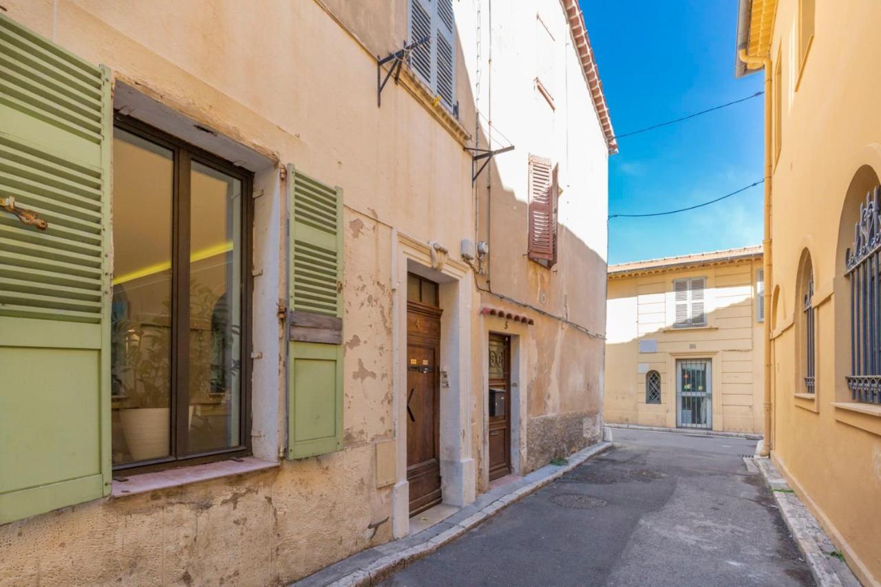 Place Amiral Barnaud Antibes Esterno foto